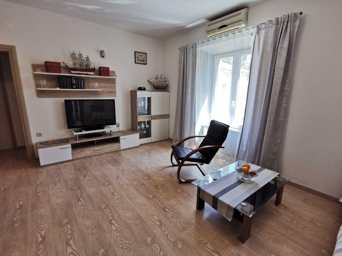 Big And Spacious Apartment In The Heart Of Omiš Exterior foto